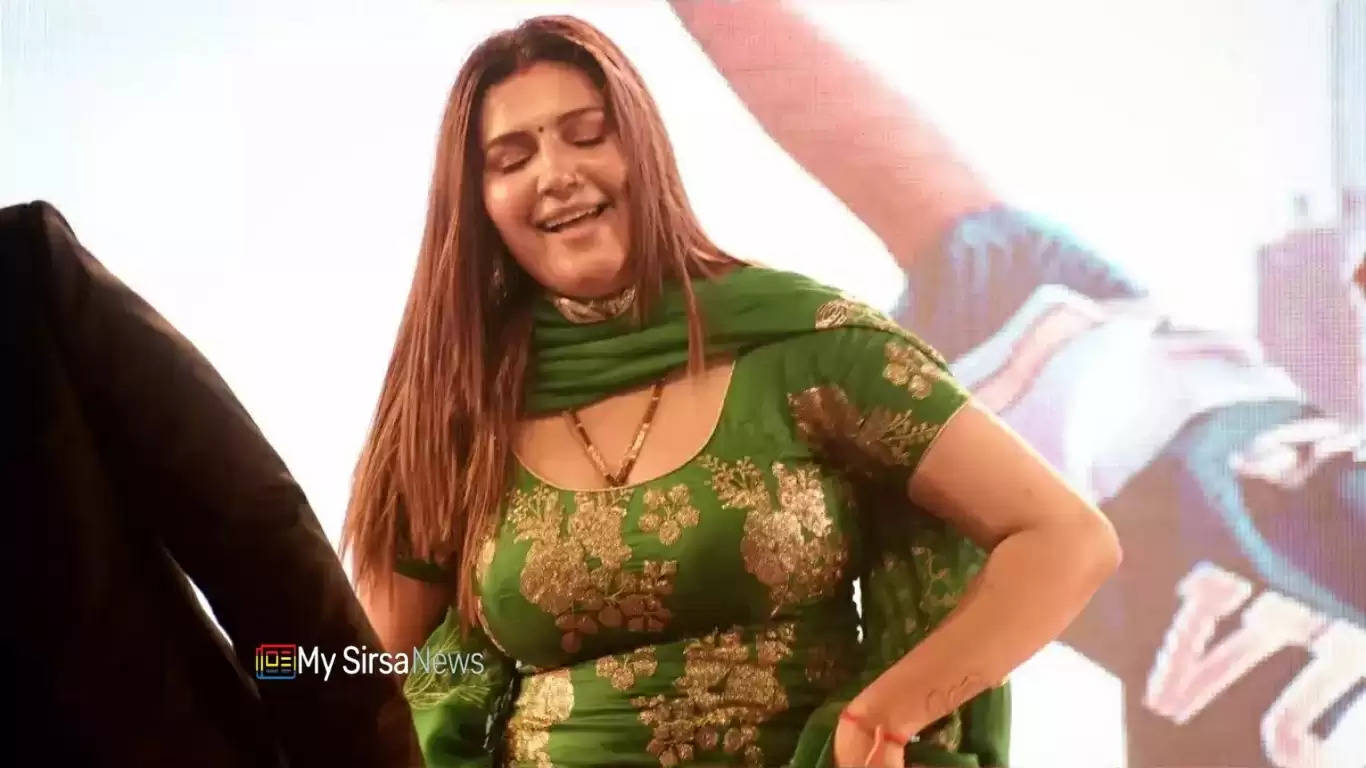 Sapna New Dance: बिहार के मुजफ्फरपुर में सपना चौधरी ने लगाए जोरदार ठुमके, डांस देख बेकाबू हुई भीड़ 