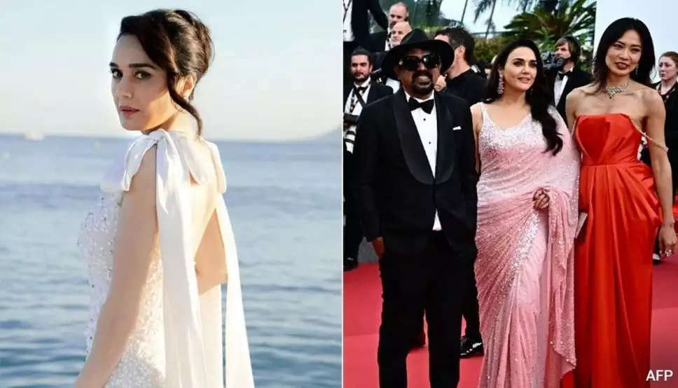 Preity Zinta : कान्स में चमचमाती साड़ी पहनकर Preity Zinta ने बिखेरा जलवा, 'डिंपल गर्ल' की Photos देख हो जाएंगे दीवाने