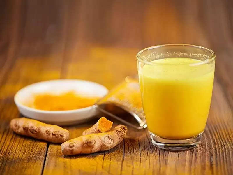 Turmeric Milk: हल्दी वाला दूध क्यों फायदेमंद है? जानिए वजह
