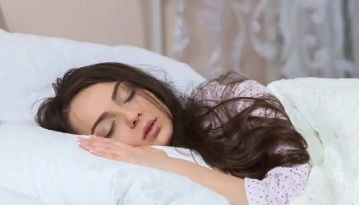 Vastu Tips: सोने से पहले कर लें ये आसान काम, तेजी से चमकेगा भाग्‍य, कभी नहीं होगी पैसों की कमी