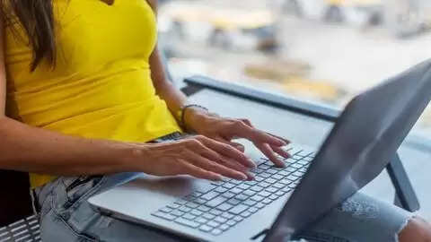 Slow laptop: आपका Laptop पर चल रहा है स्लो तो फॉलो करें ये Tips, फर्राटेदार होंगे सभी काम
