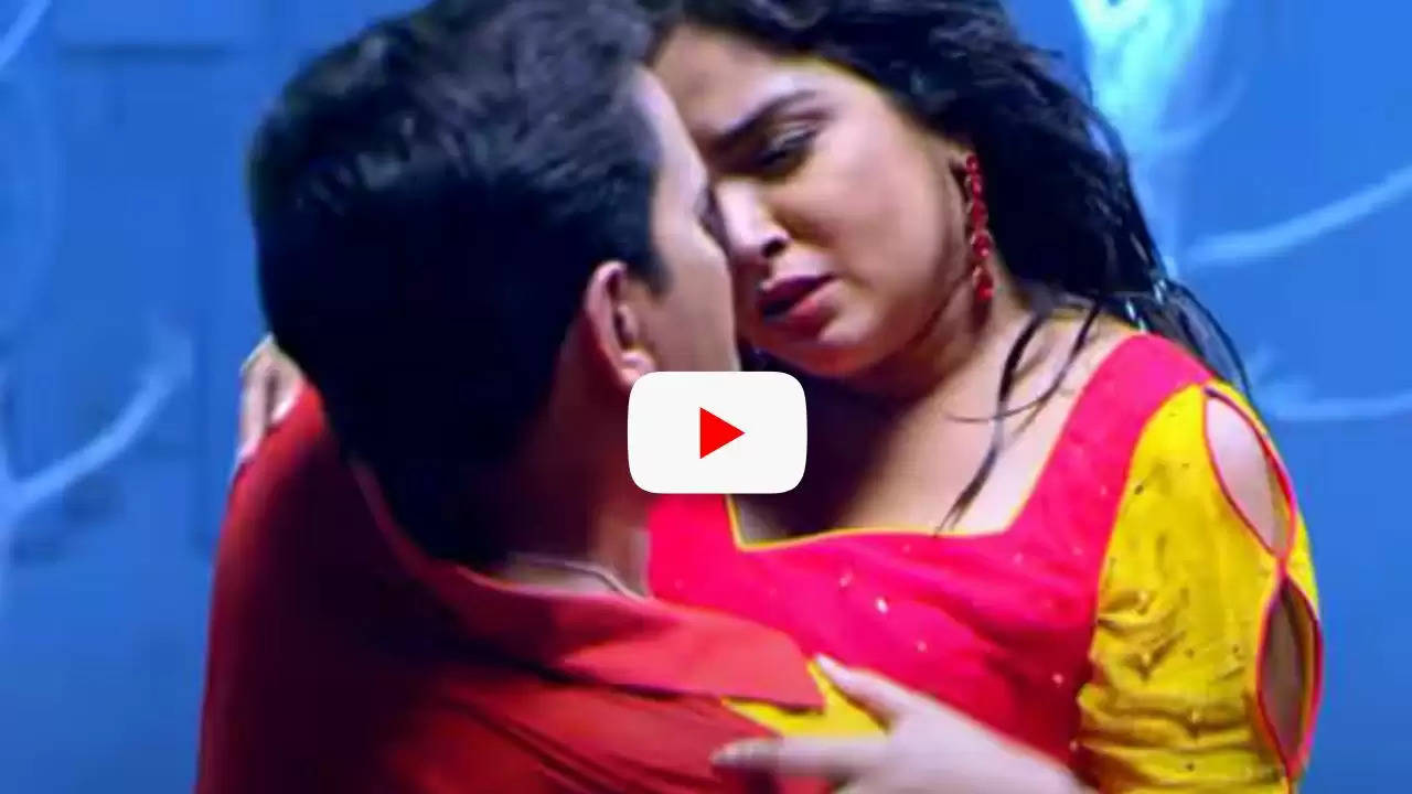 Bhojpuri Romantic Video: आम्रपाली के ब्लाउज के अंदर गया कीड़ा तो मांगी निरहुआ से मदद, रोमांस देखकर लोगों के छुटे पसीने 