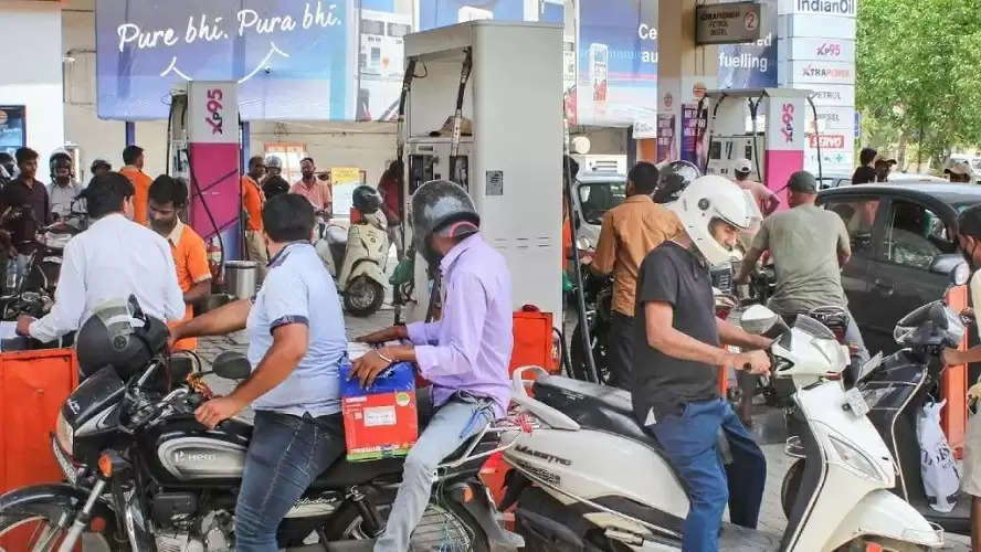 Petrol Diesel Prices: पेट्रोल-डीजल पर टैक्स घटाने के केंद्र सरकार के फैसले का BJP नेताओं ने किया स्वागत