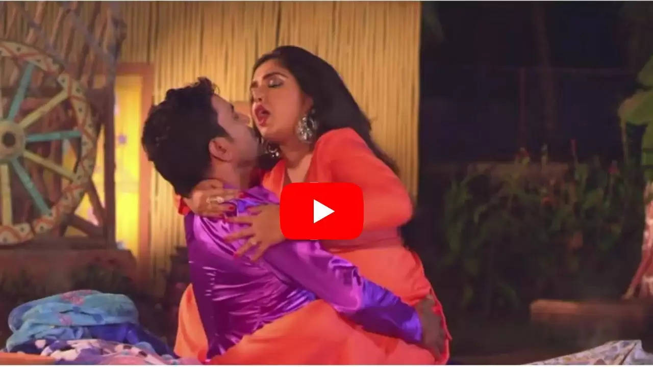 Romantic Song: आधी रात निरहुआ को देख जागे Aamrapali Dubey के अरमान, नाईटी में किया पलंगतोड़ रोमांस, देखें वीडियो