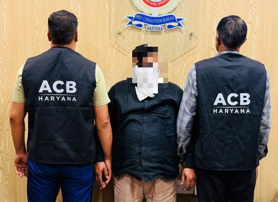 पटवारी 25,000 रुपये रिश्वत लेते रंगे हाथ गिरफ्तार