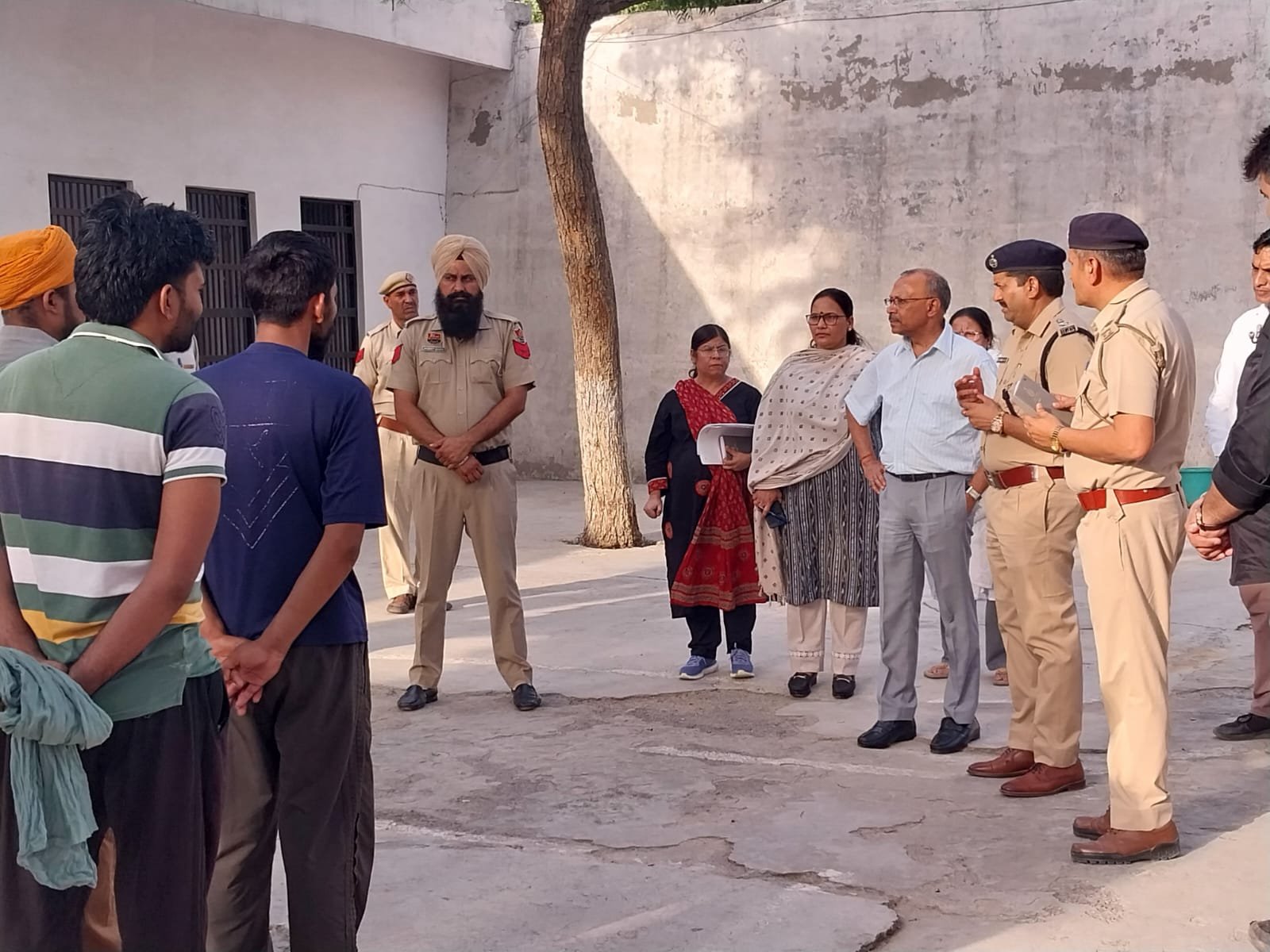 जिला एवं सत्र न्यायाधीश ने जिला जेल का किया दौरा