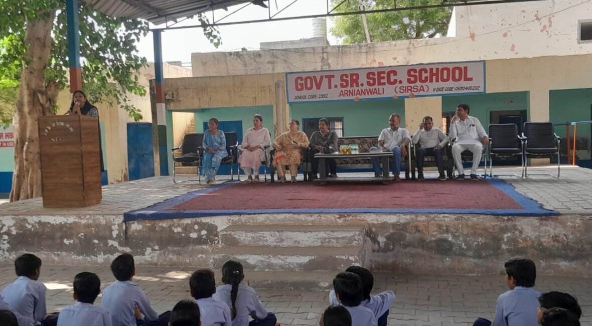अरनियांवाली स्कूल में बच्चों को पॉक्सो अधिनियम, बाल विवाह रोकथाम व जन कल्याणकारी योजनाओं की दी जानकारी