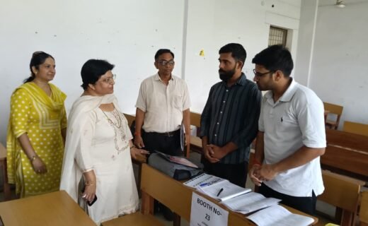 Divisional Commissioner Geeta Bharti inspected polling stations and took stock of the revision work.