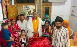 Haare Ka Sahara Trust' performs the 'Bhaat' ritual in the Begu Road area