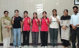 Apple International School की U-17/14 Girls ने District Level Wrestling में जीता Gold Medal