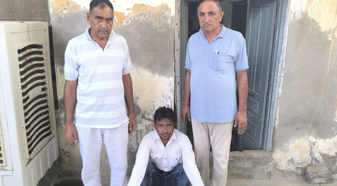 Fugitive wanted in cheque bounce case apprehended.