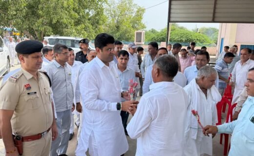 Dushyant Chautala's public outreach campaign in the Nathusari Chopta area; takes a dig at the government over inflation and law and order.