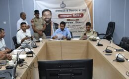Deputy Commissioner hears public grievances at a resolution camp in Sirsa.