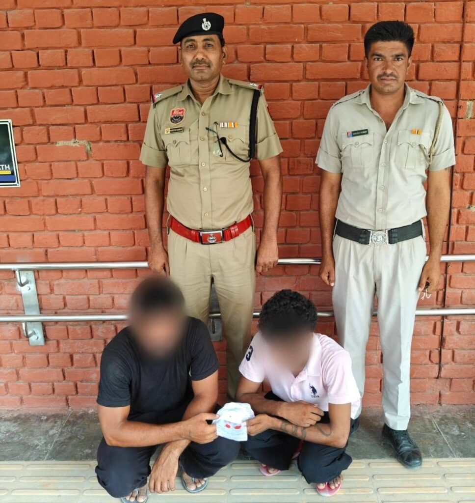 The police apprehended three drug smugglers, including a supplier who had been absconding in a drug trafficking case.