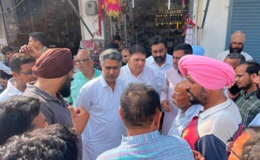 MLA Aditya Devilal inaugurated the smart road construction work in the Dabwali vegetable market area.