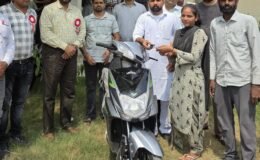 The de-addiction committee gifted a scooter to a college student in Lambi village, Sirsa.