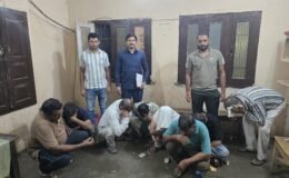 सिरसा अनाज मंडी में जुए के अड्डे पर पुलिस की दबिश, 8 जुआरी गिरफ्तार, 96300 की राशि बरामद
