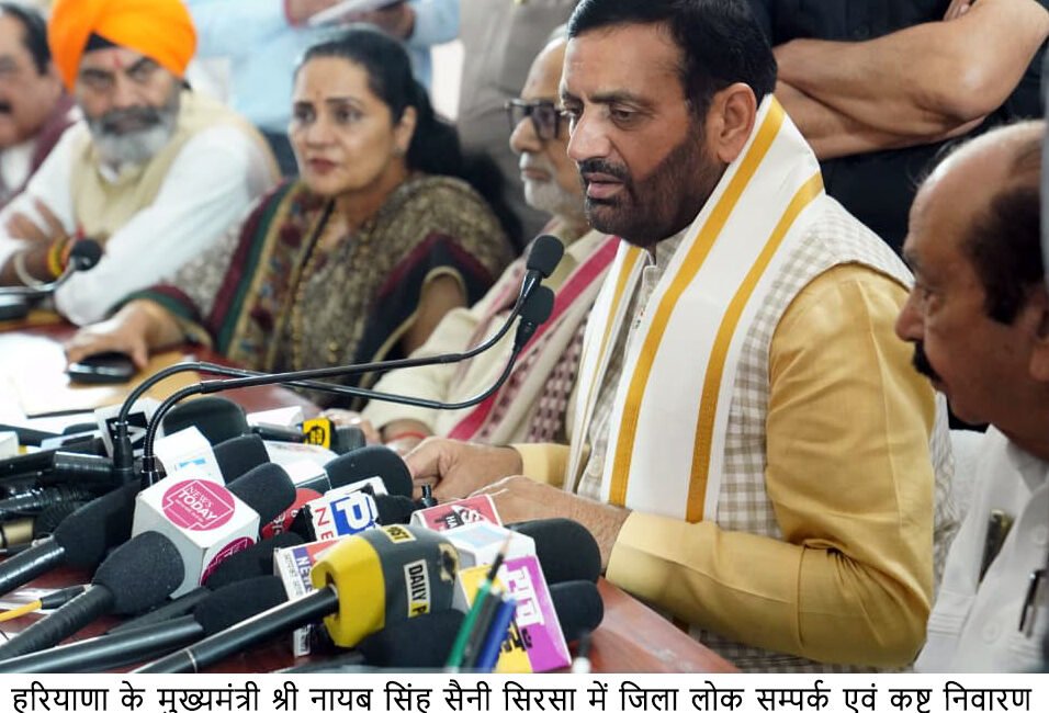 सिरसा में पत्रकारों से बातचीत में मुख्यमंत्री ने कहा, कांग्रेस और विपक्षी दलों में आपसी मतभेद और खींचतान चल रही